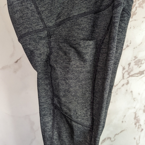 Athleta Leggings Crop Size XXS Gray Black Salutation Stash Pocket 24 Mid Rise - Picture 9 of 12